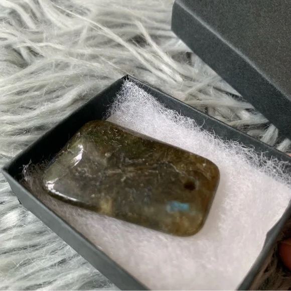 Labradorite Pendant - Picture 3 of 8